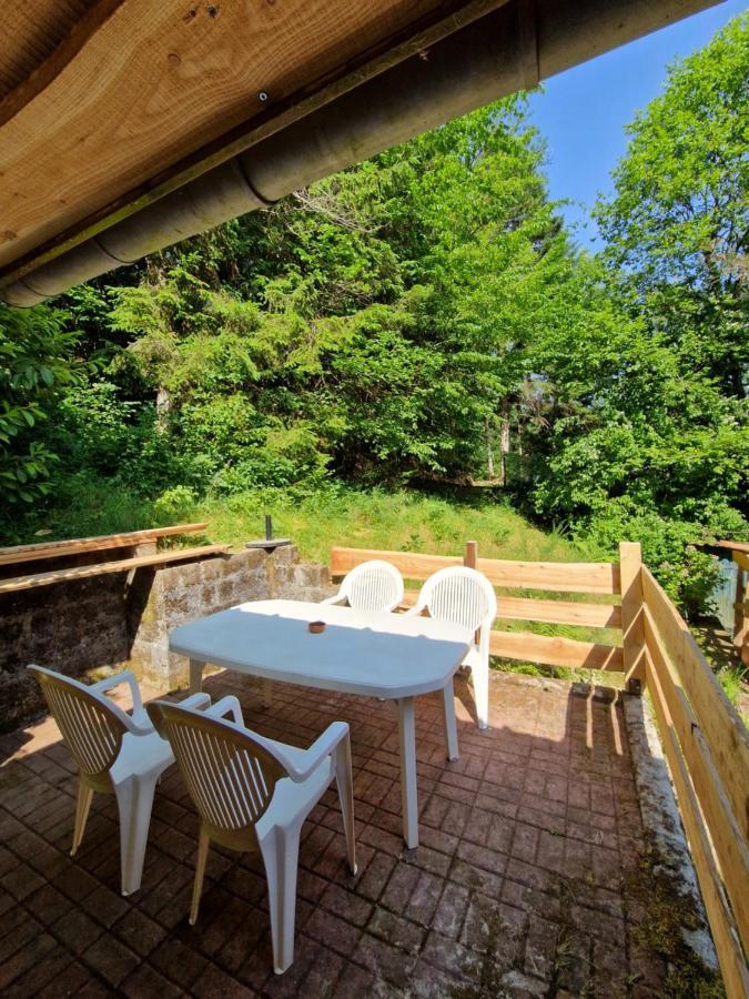 Chalet De La Foret 1 A 6 Pers Saint-Sauveur  Exterior photo